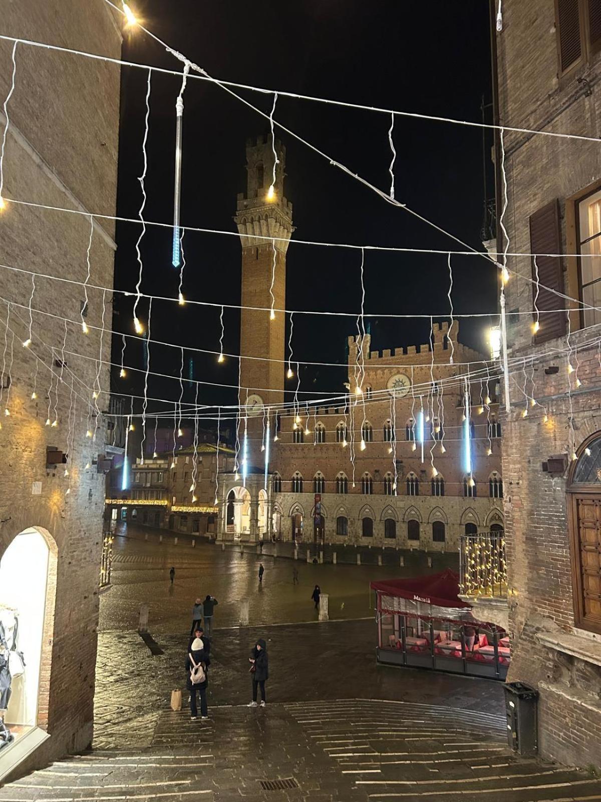 Loft Vicolo Di Vallepiatta 2 Min Piazza Del Campo Con Parcheggio Сиена Екстериор снимка